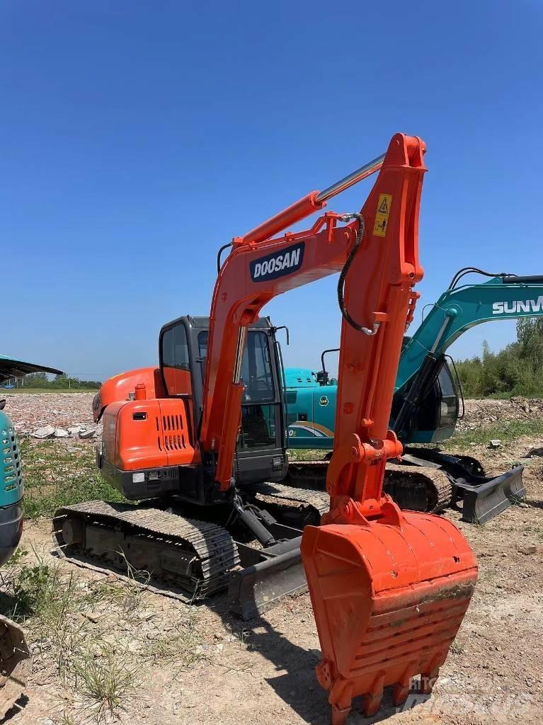 Doosan DX60 Bagri goseničarji