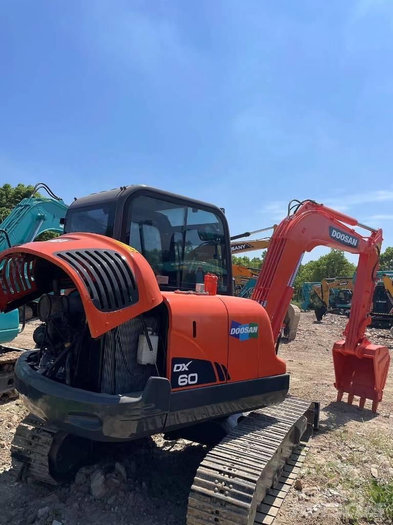 Doosan DX60 Bagri goseničarji