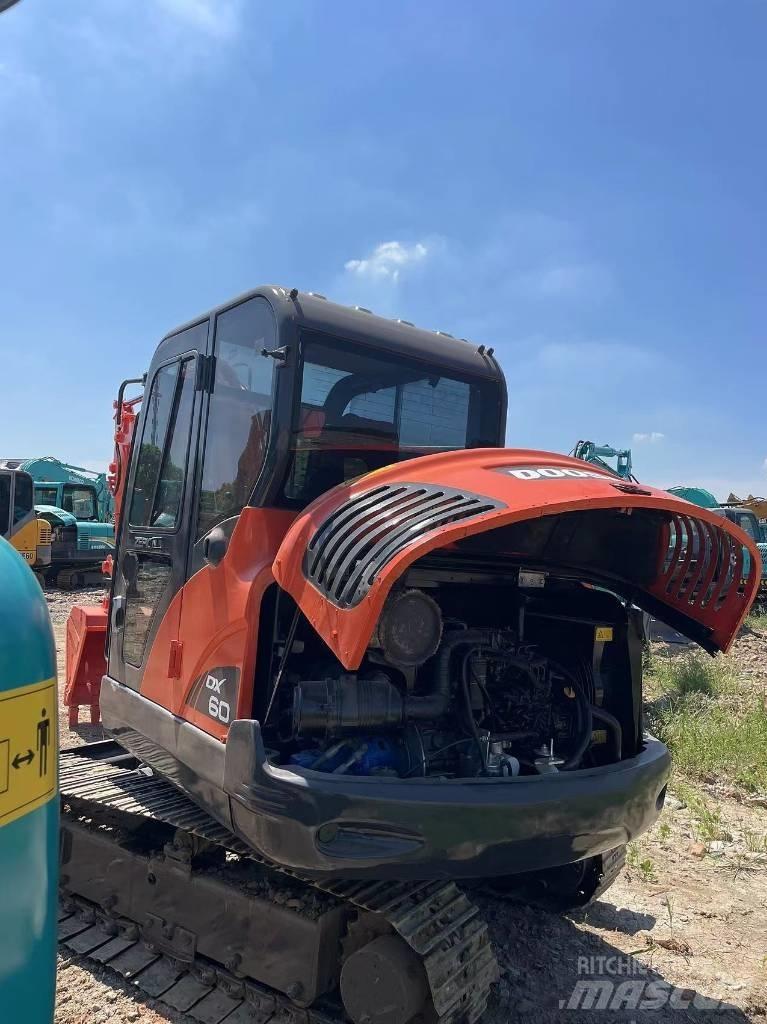 Doosan DX60 Bagri goseničarji
