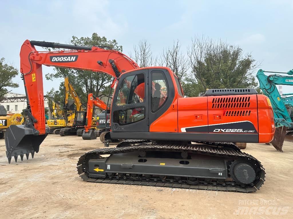 Doosan DX 225 LC-9 Bagri goseničarji