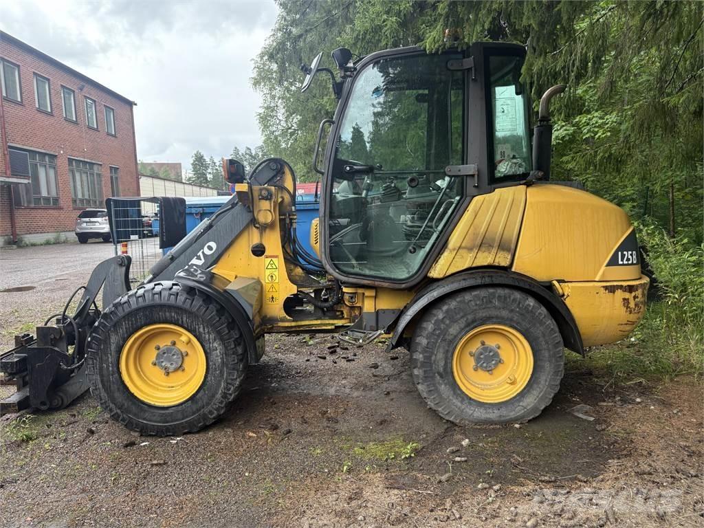 Volvo L 25 B Kolesni nakladalci