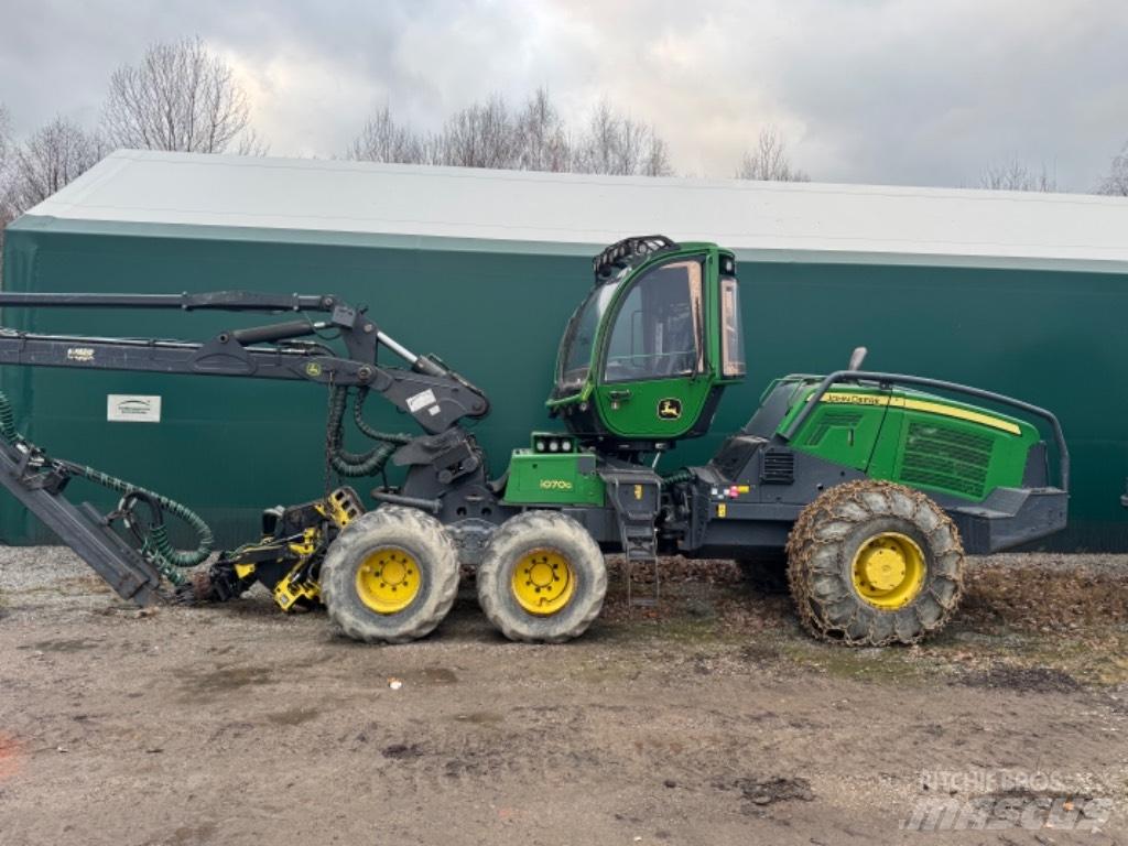 John Deere 1070G Harvesterji