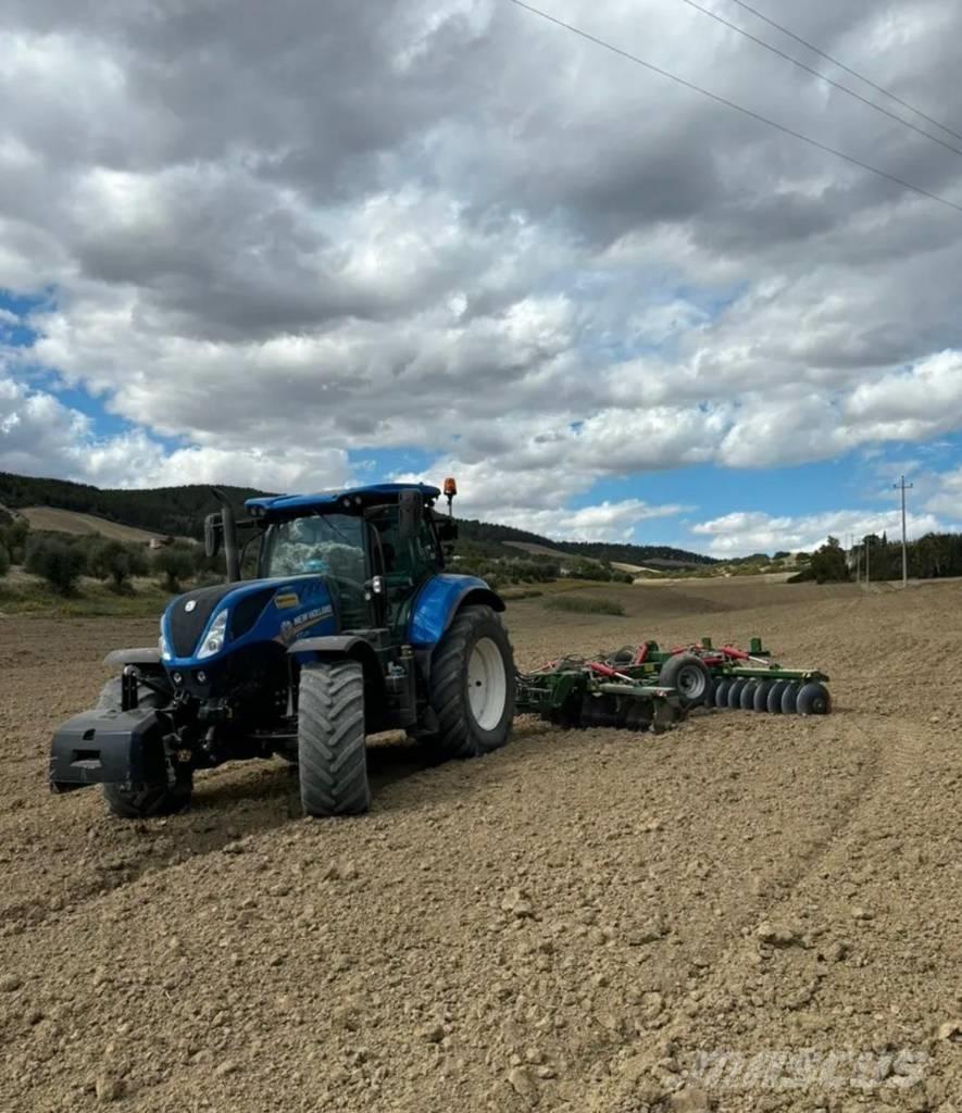 New Holland T 7.225 Traktorji