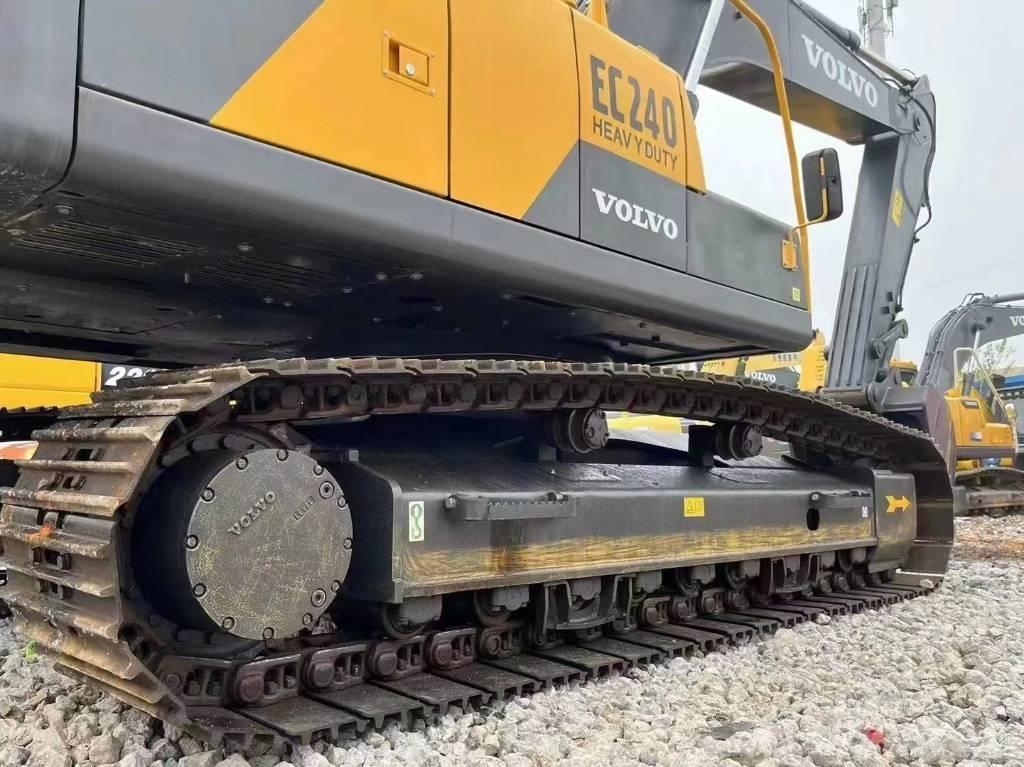 Volvo EC 240 Bagri goseničarji