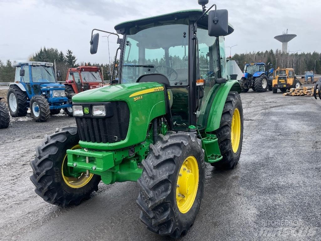 John Deere 5055 E Traktorji