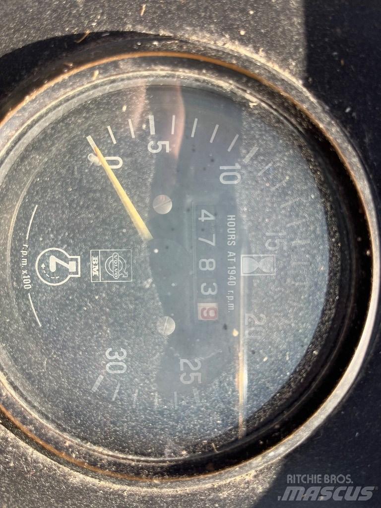 Volvo BM 2200 Traktorji