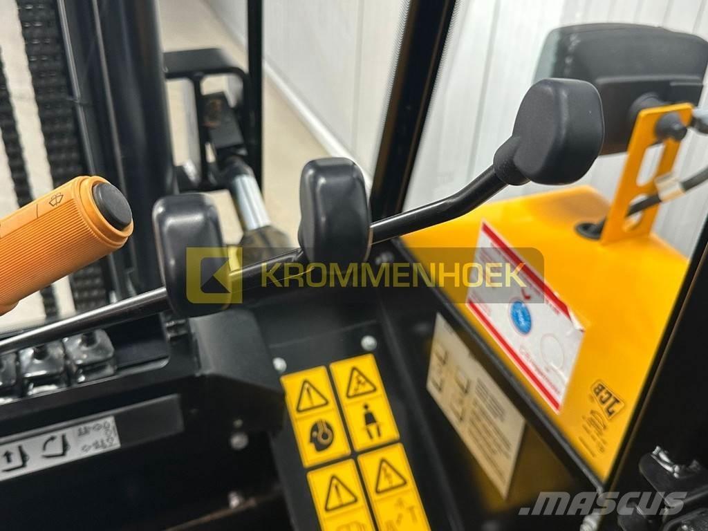JCB 940 Terenski viličar