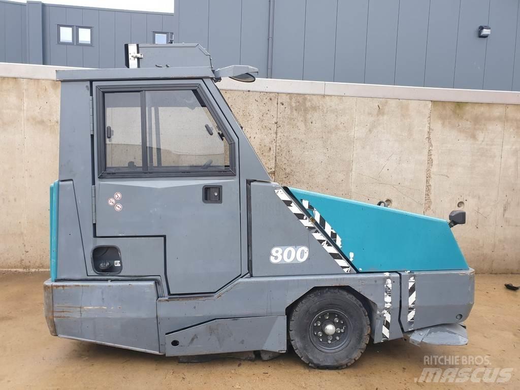 Tennant 800 Cestni pometači