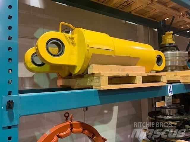 Komatsu 830 E Zglobni demperji
