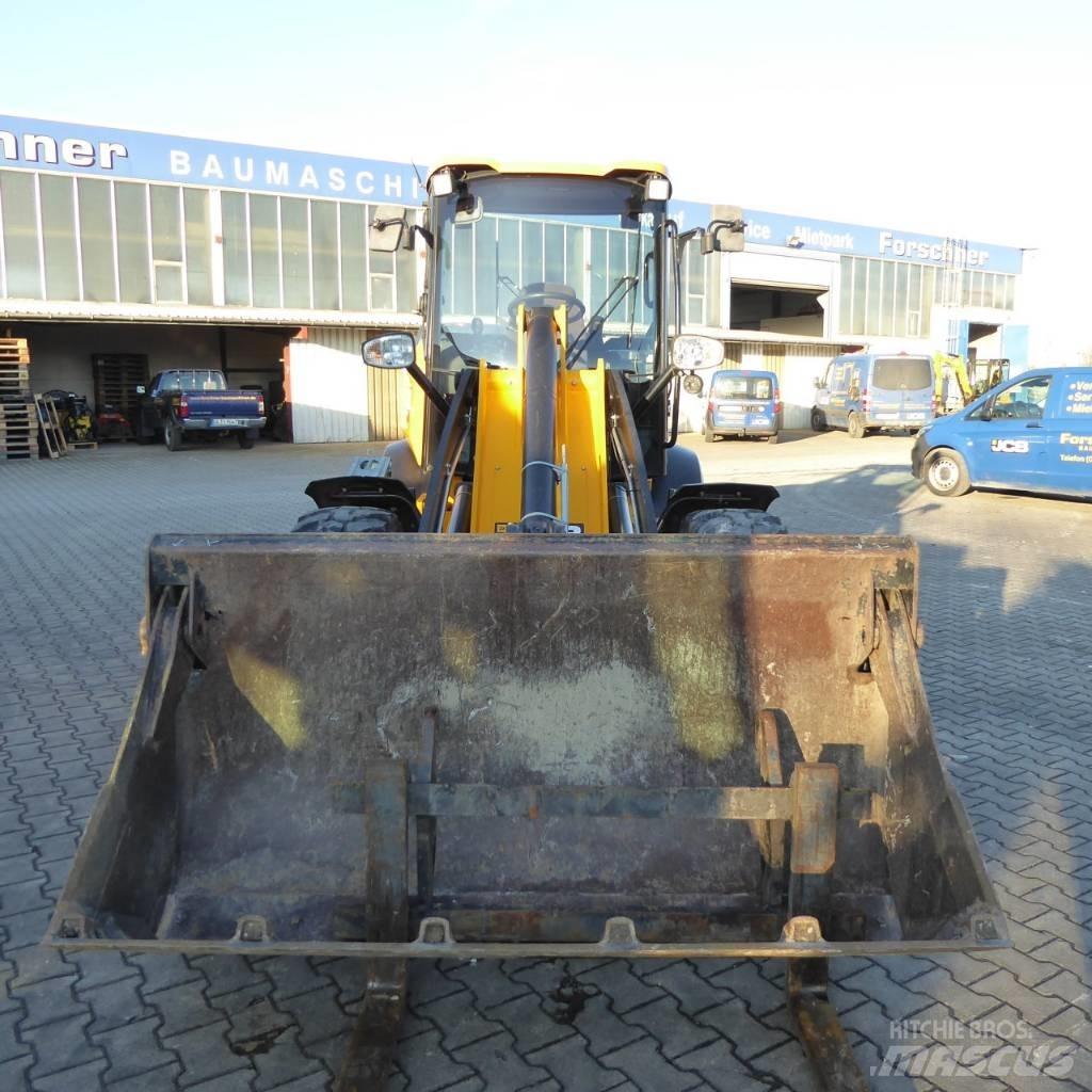 JCB 409 SV Kolesni nakladalci