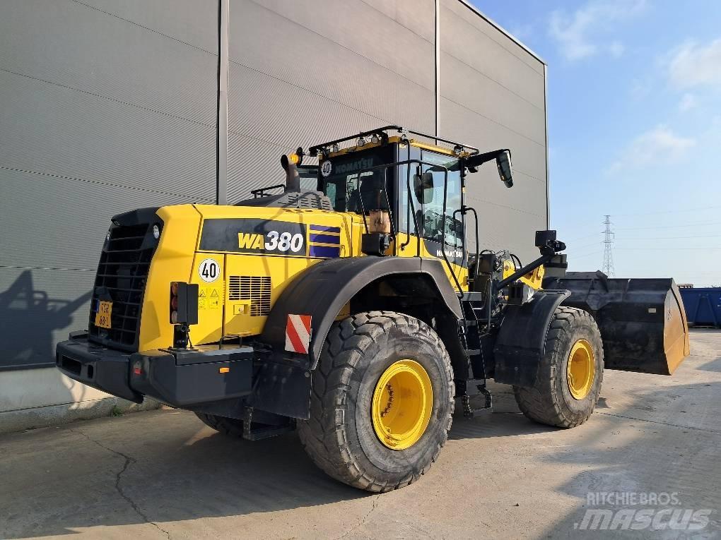 Komatsu WA380-8E0 Kolesni nakladalci