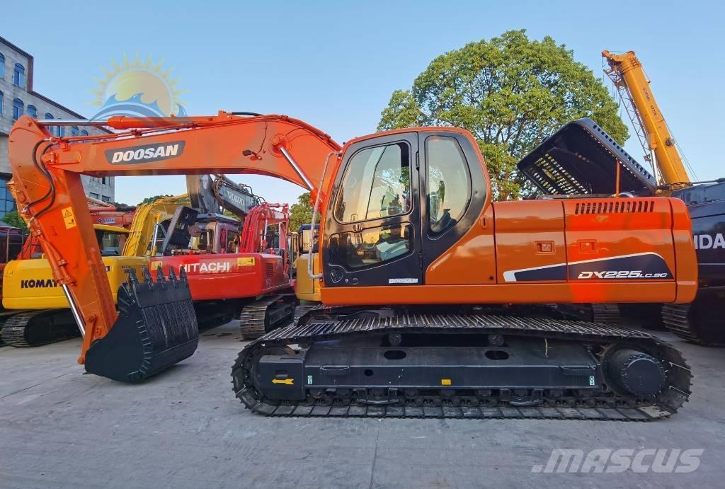 Doosan DX 225 LC Bagri goseničarji