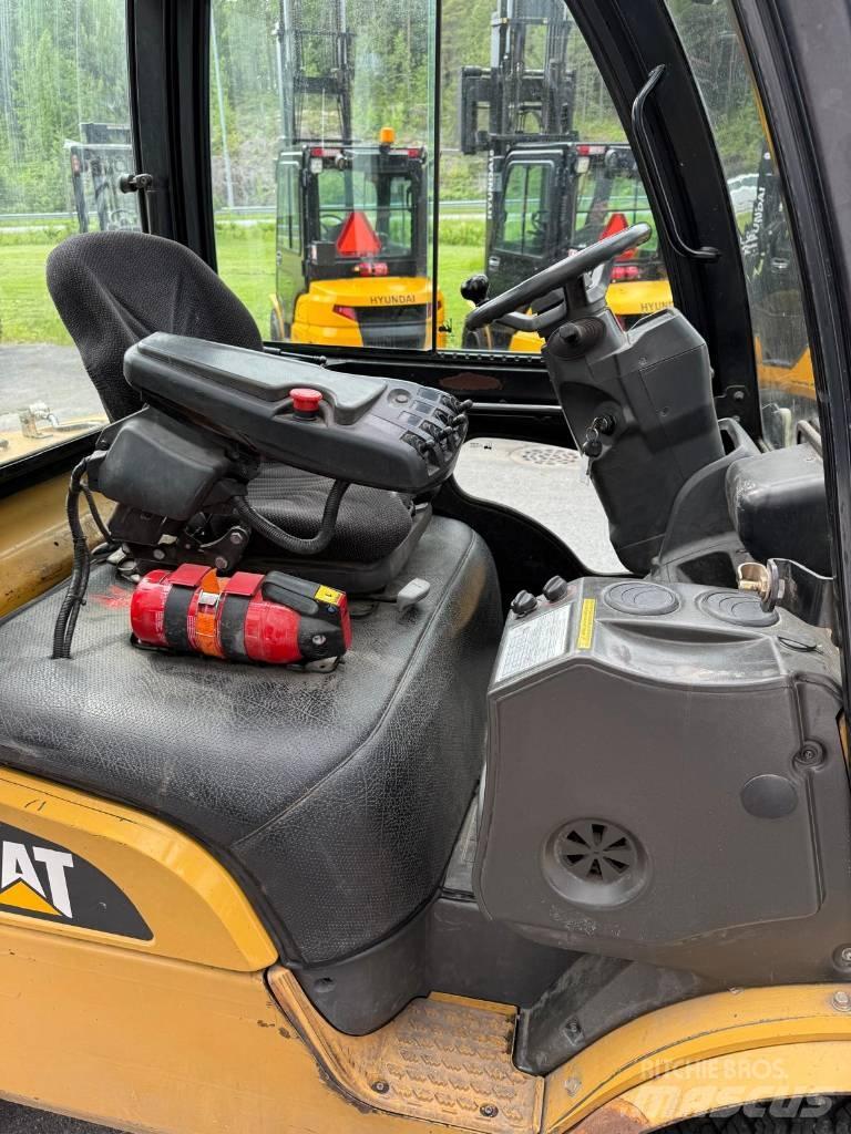 CAT GP 30 N Plinski viličarji