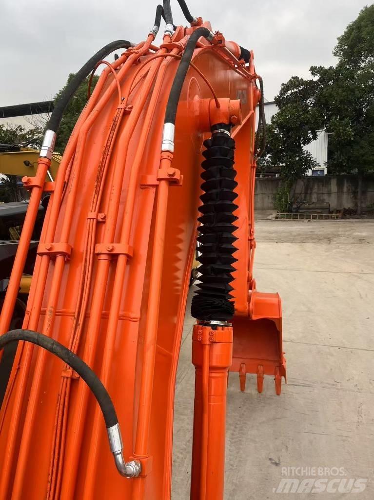 Hitachi ZX 200 Bagri goseničarji