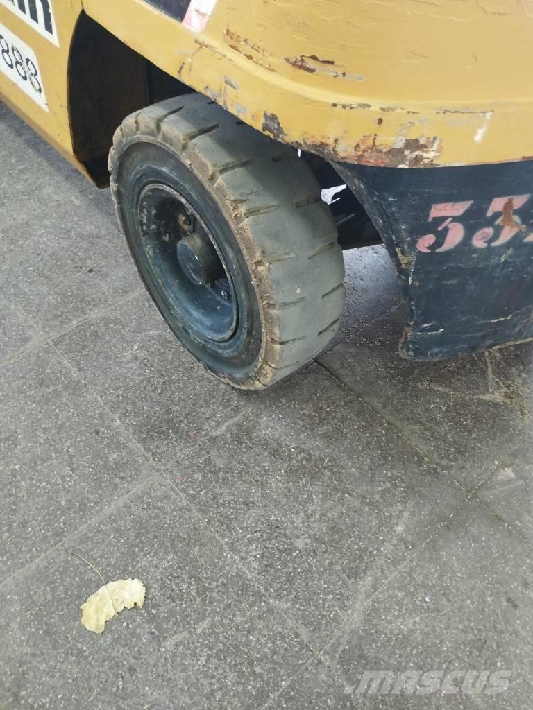 CAT DP 30 NT Dizelski viličarji
