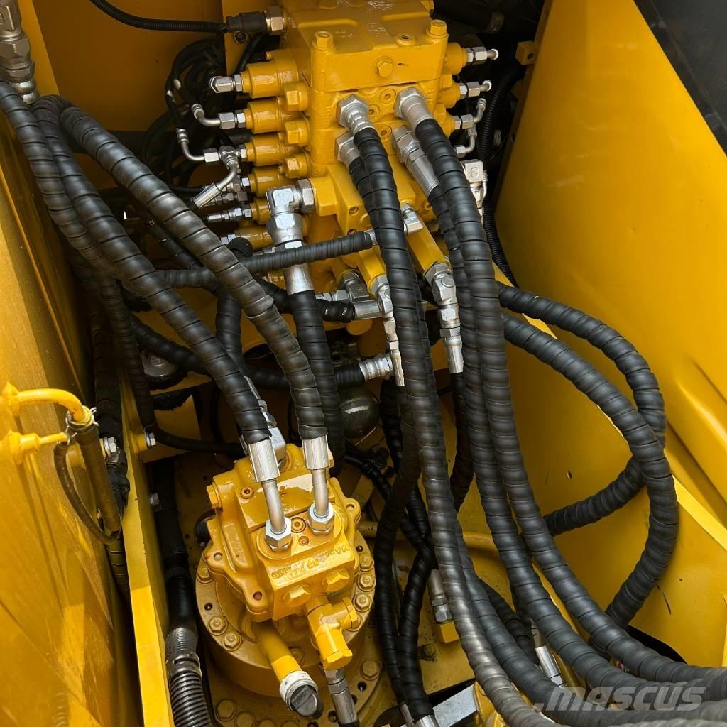 Komatsu 110 Bagri goseničarji