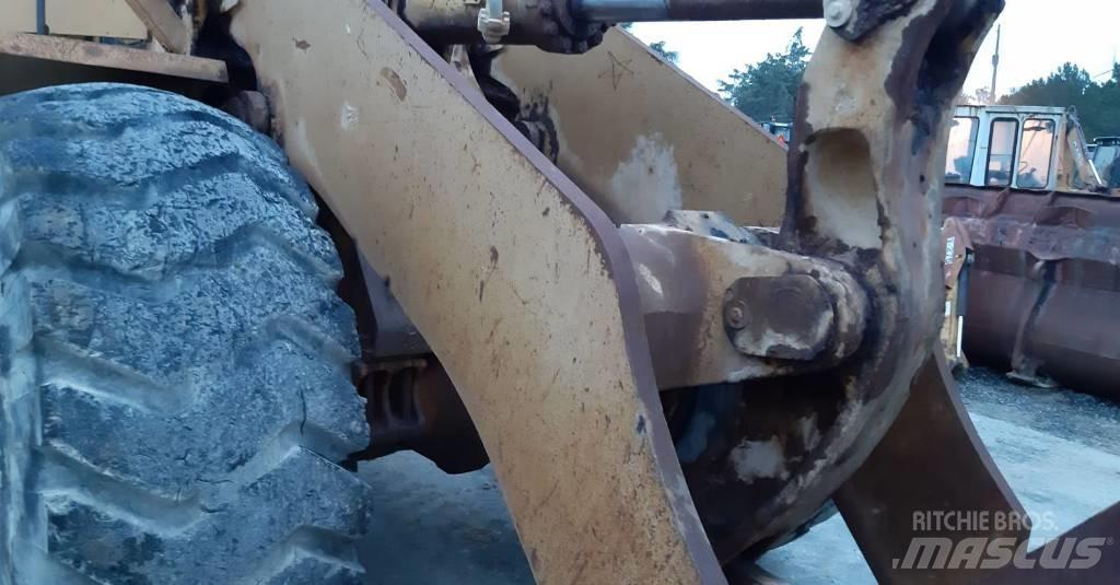 Komatsu WA500-1 Kolesni nakladalci