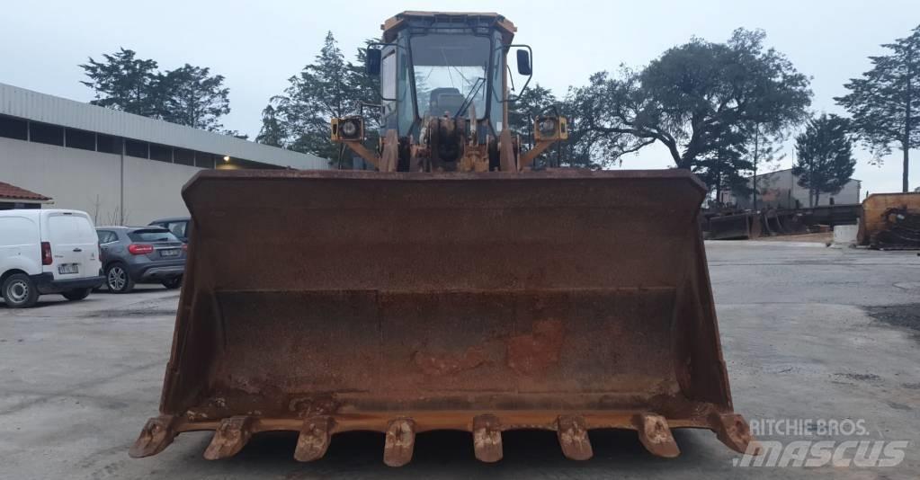Komatsu WA500-1 Kolesni nakladalci