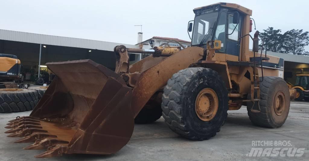 Komatsu WA500-1 Kolesni nakladalci