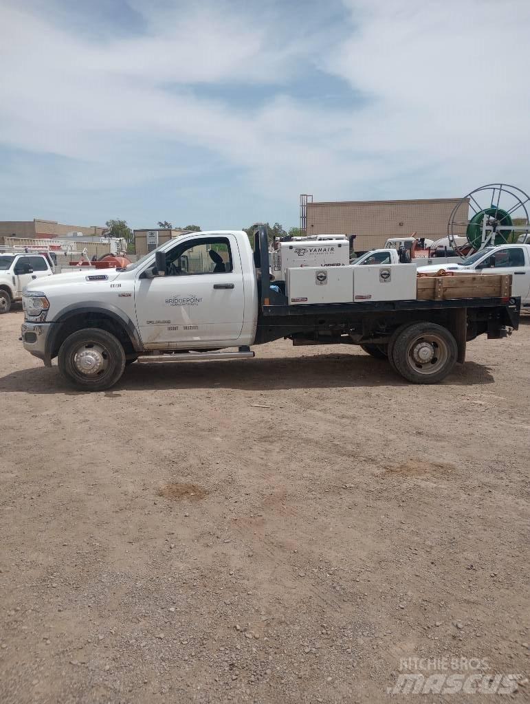 RAM 5500 Tovornjaki s kesonom/platojem