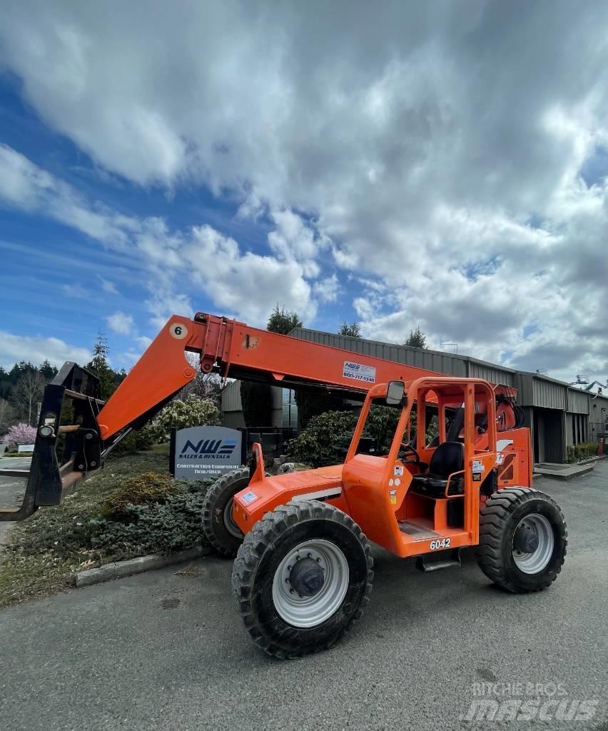 JLG 6042 Terenski viličar