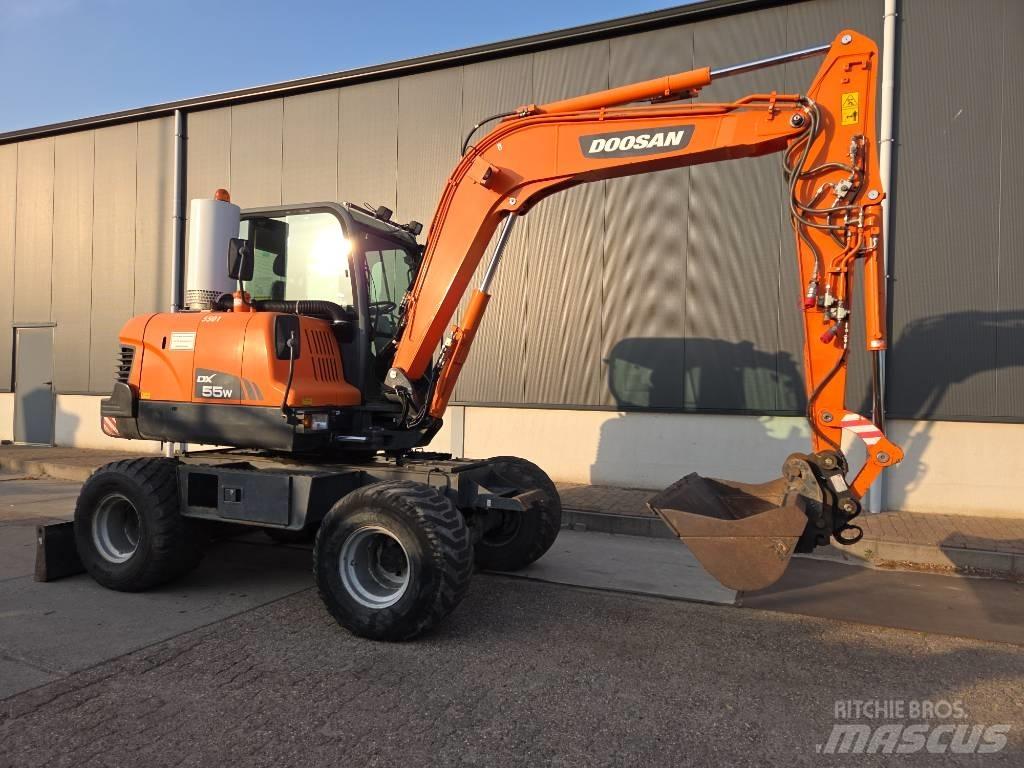 Doosan DX 55 W Bagri na kolesih