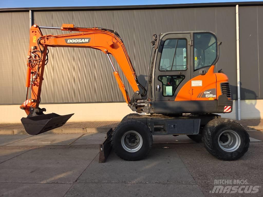 Doosan DX 55 W Bagri na kolesih