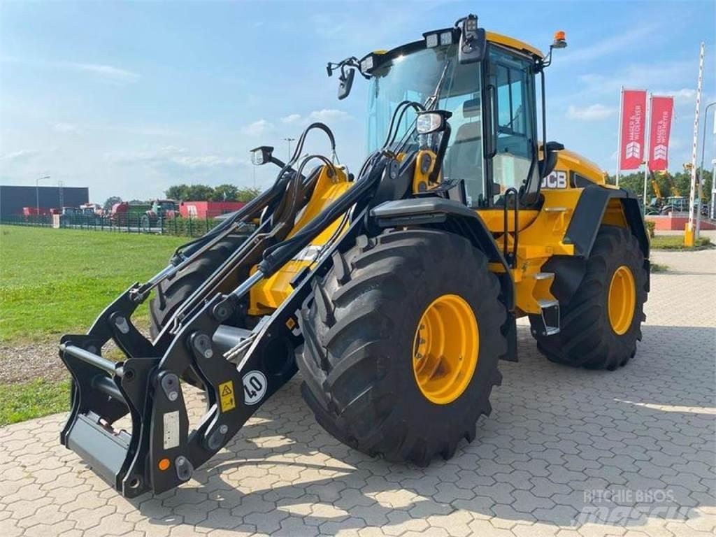 JCB 427 AGRI Kolesni nakladalci
