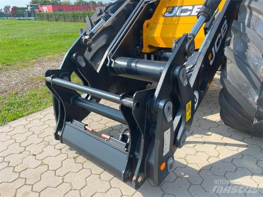 JCB 427 AGRI Kolesni nakladalci