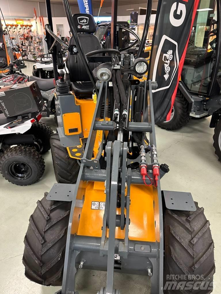 GiANT 1200 Skid steer mini nakladalci