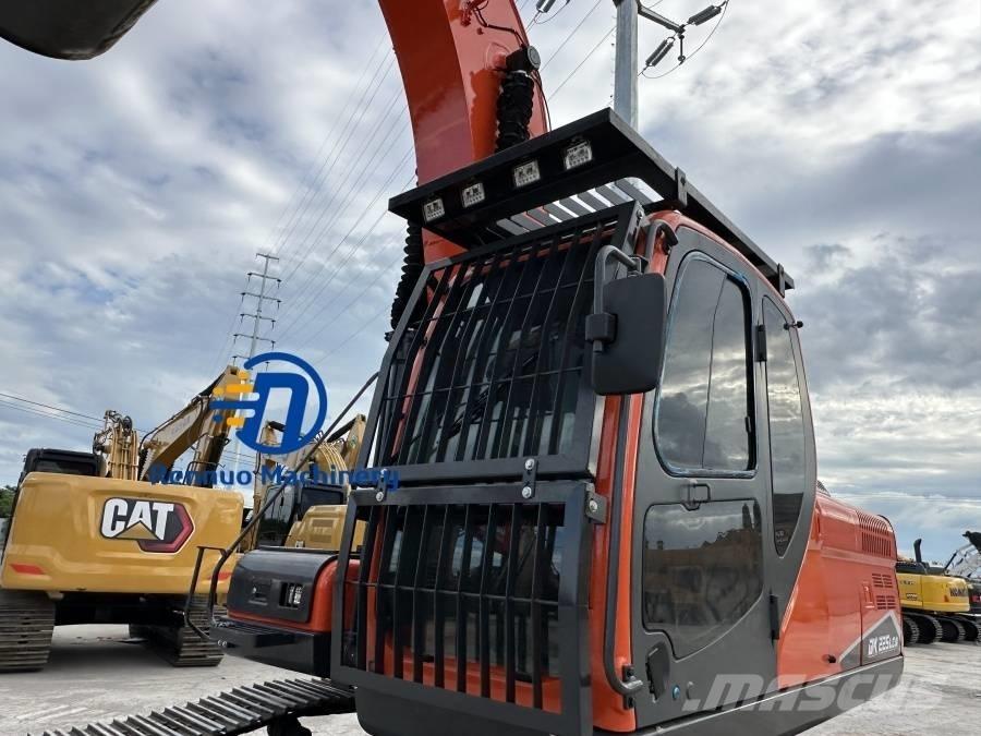 Doosan DX 225 LCA Bagri goseničarji