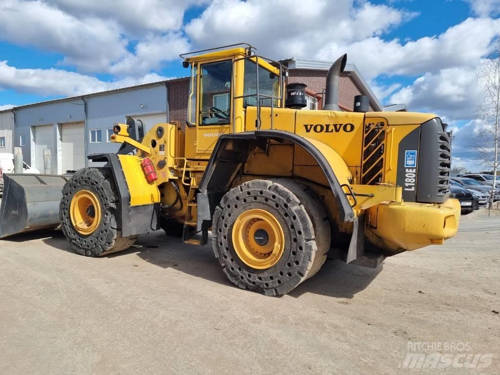 Volvo L 180 E Kolesni nakladalci