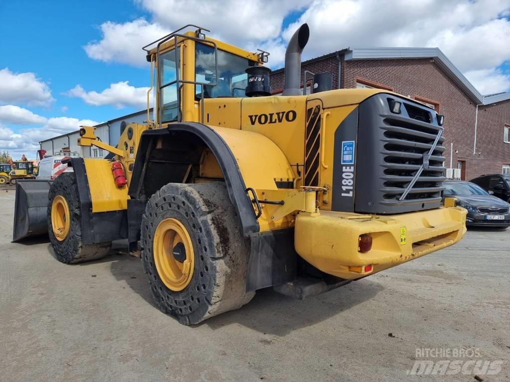 Volvo L 180 E Kolesni nakladalci