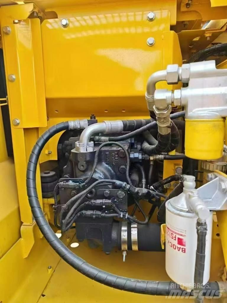 Komatsu 130LC-7 Bagri goseničarji