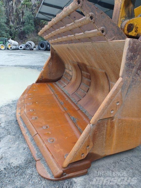 Komatsu WA800-3 Kolesni nakladalci