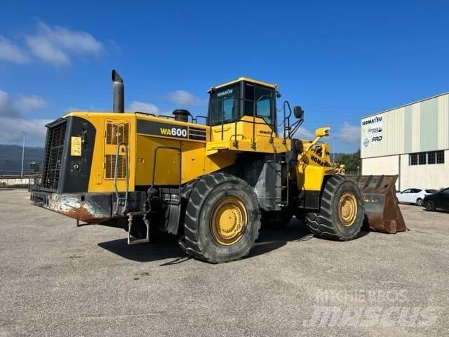Komatsu WA 600-6 Kolesni nakladalci