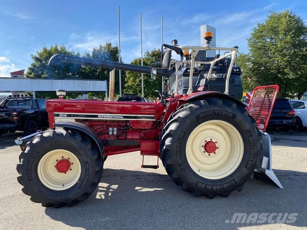 IHC 1246 AS Traktorji