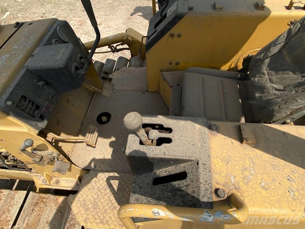 Komatsu D21P-6 Buldožerji goseničarji