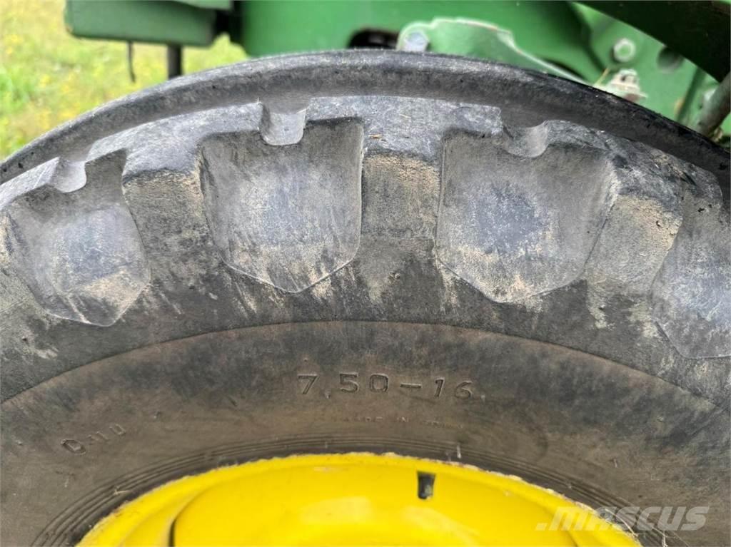 John Deere 1040 S Traktorji