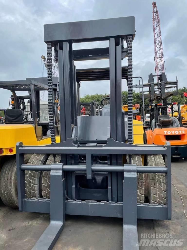 Komatsu 20 ton Dizelski viličarji