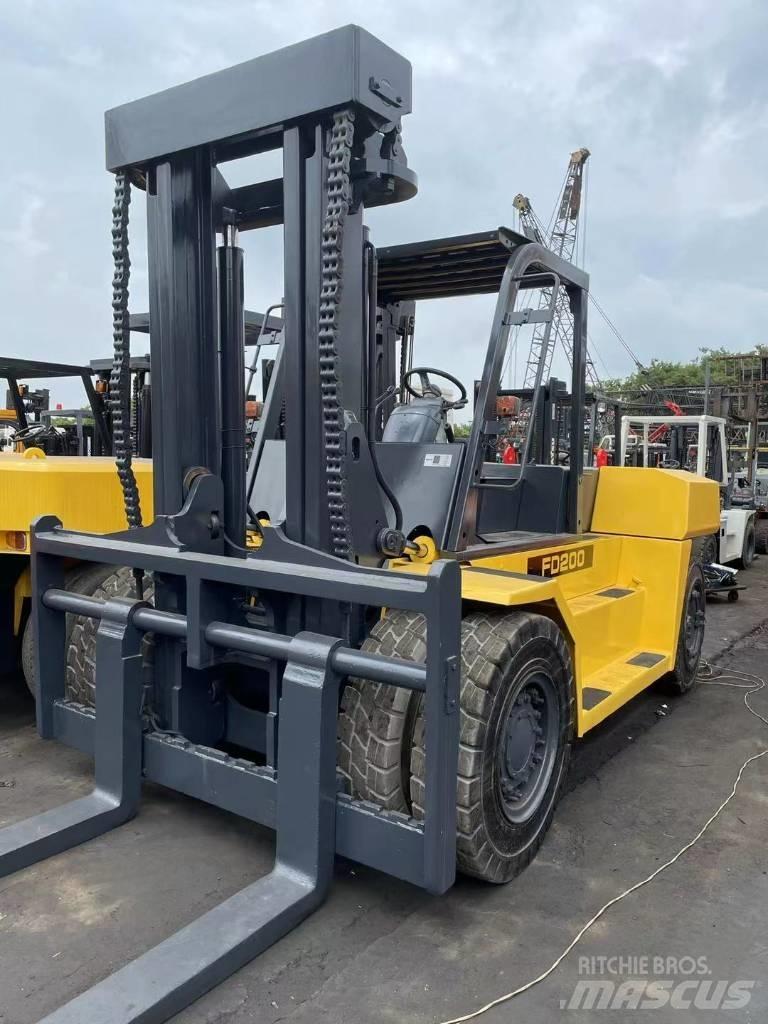 Komatsu 20 ton Dizelski viličarji