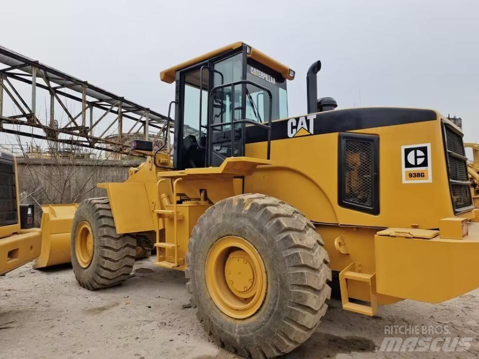 CAT 938 F Kolesni nakladalci