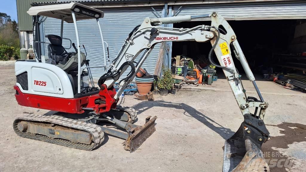 Takeuchi TB 225 Mini bagri <7t