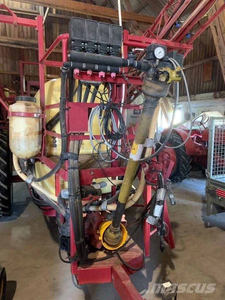 Hardi TZY 2400 Vlečne škropilnice