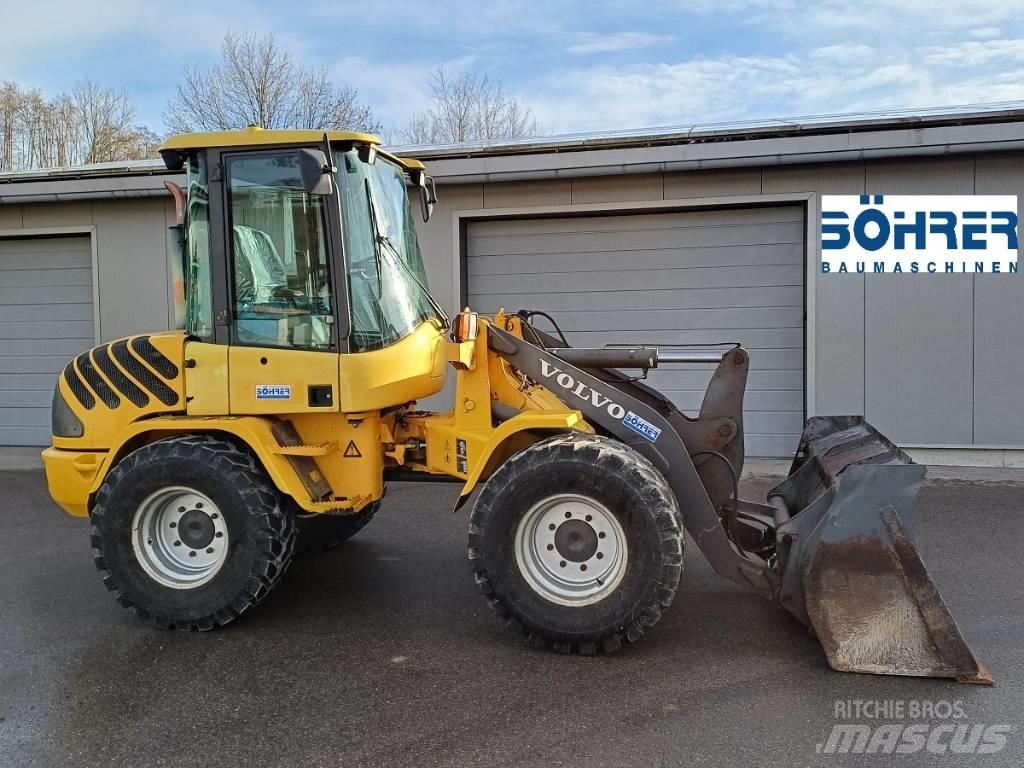 Volvo L 30 B Kolesni nakladalci