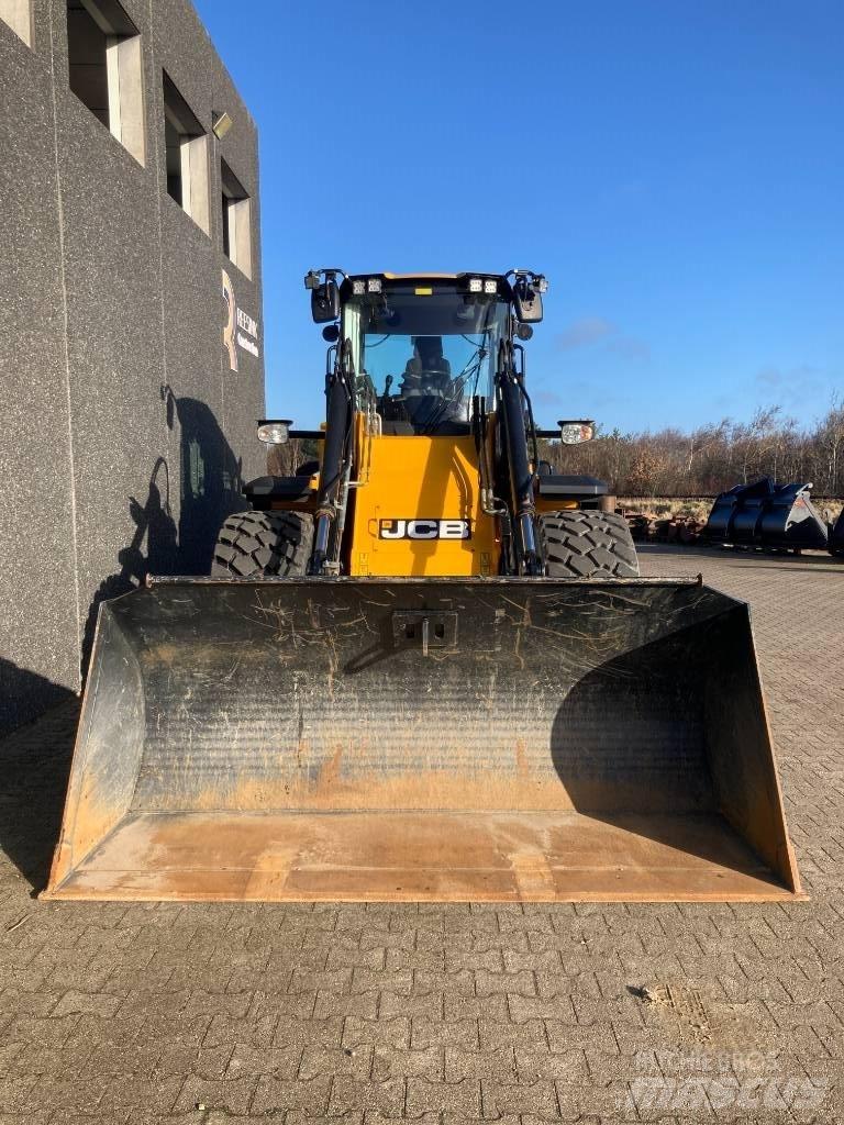 JCB 437 HT Kolesni nakladalci