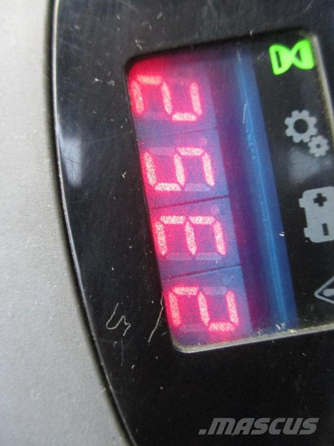 Toyota LPE250 Električni nizko dvižni viličar s stojiščem