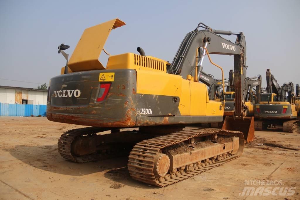 Volvo EC250 Bagri goseničarji