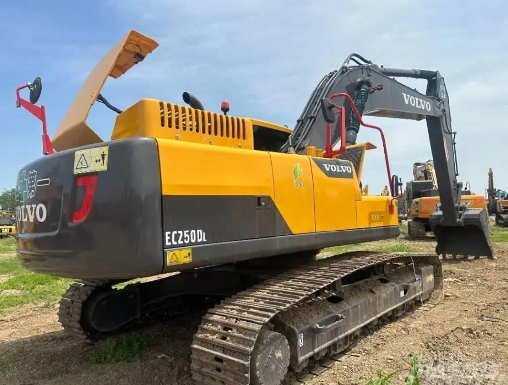 Volvo EC 250 D L Bagri goseničarji