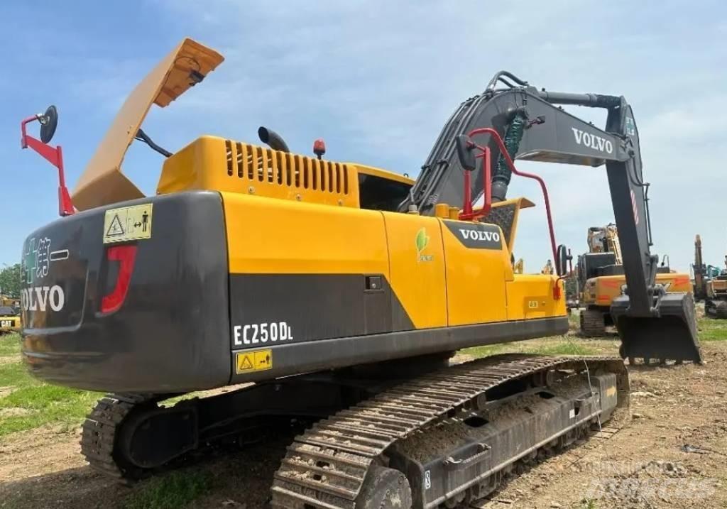 Volvo EC 250 D L Bagri goseničarji
